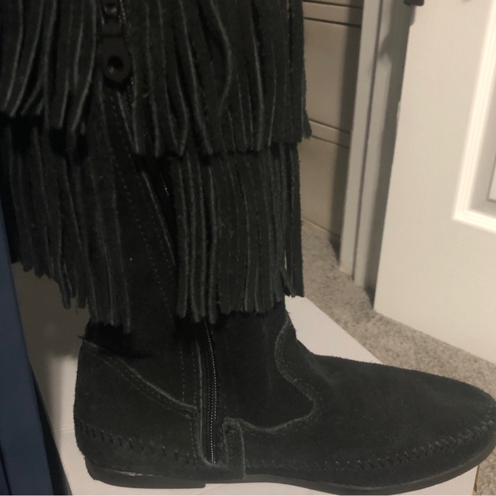 MINNETONKA Black Suede Shingle Calf Boot. Excellent Condition! W sz7